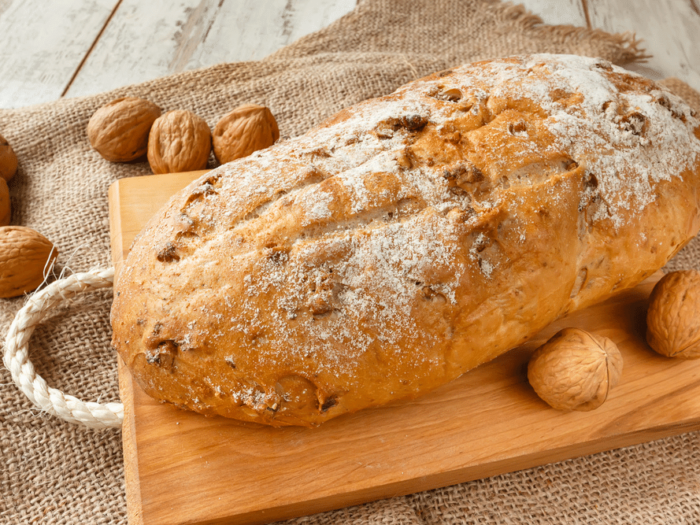 خبز بالجوز